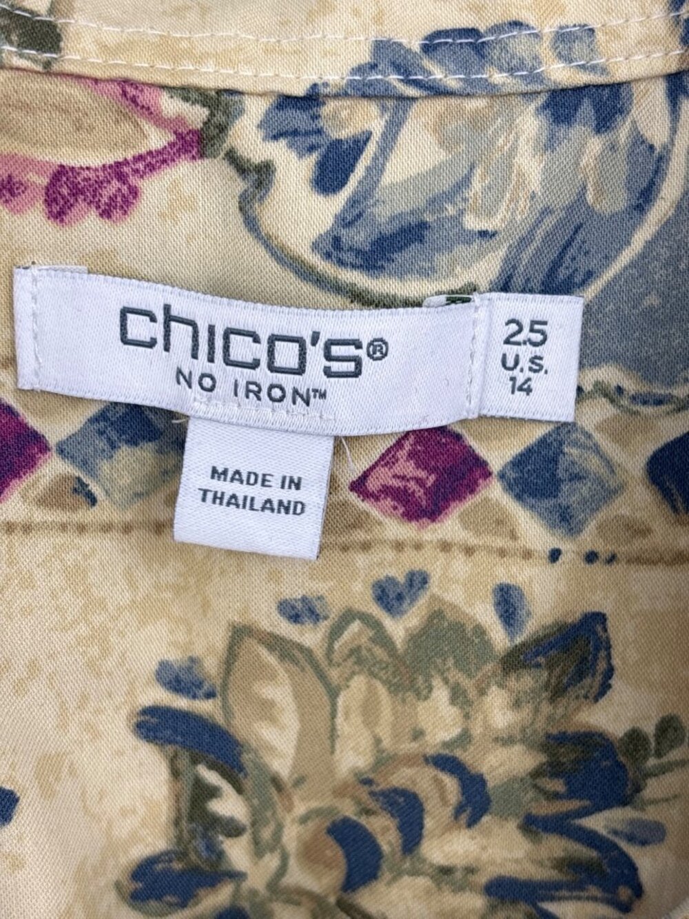 Chico's No Iron Floral 3/4 Sleeve Button Shirt Top Beige Size 2.5 (14 ) - Picture 3 of 5